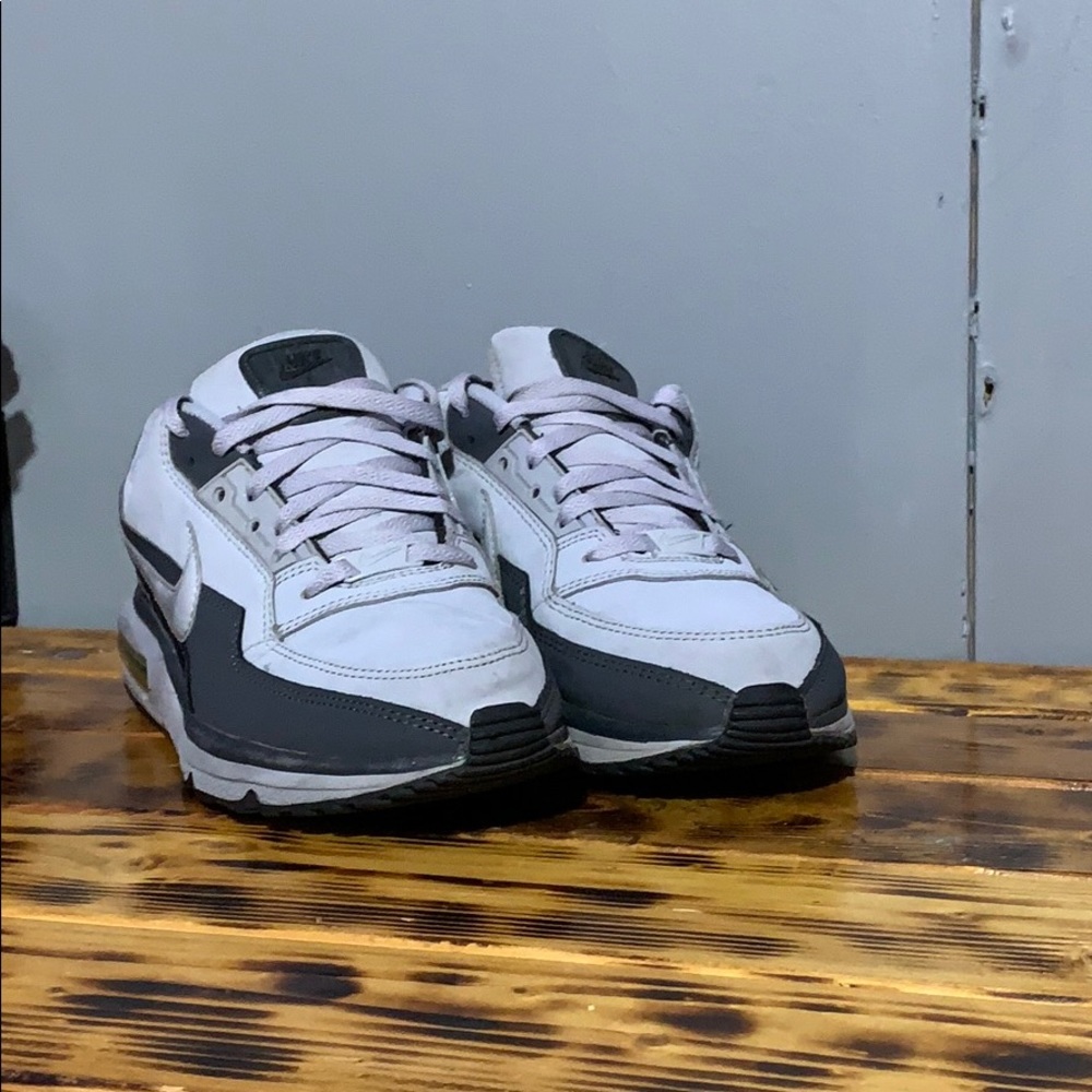 Nike men’s AirMax size 8.5 in grey/silver